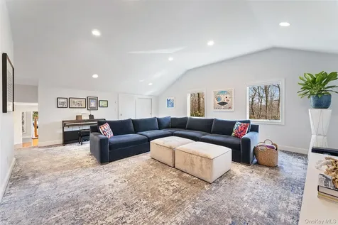 110 Round Hill Road Scarsdale NY 10583