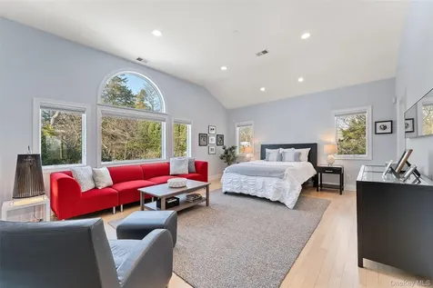 110 Round Hill Road Scarsdale NY 10583