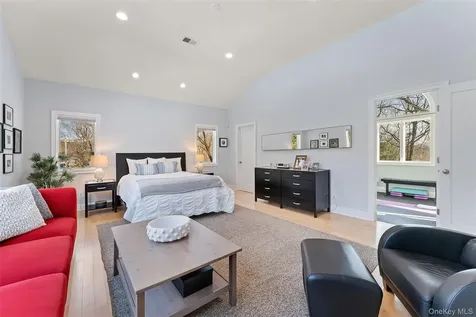 110 Round Hill Road Scarsdale NY 10583