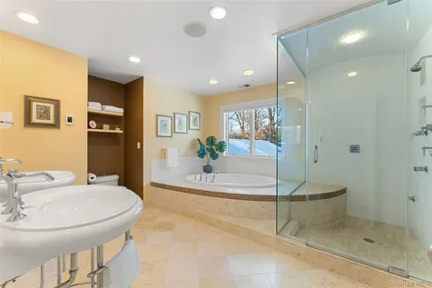 110 Round Hill Road Scarsdale NY 10583