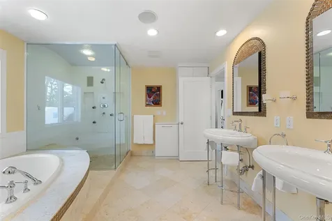 110 Round Hill Road Scarsdale NY 10583