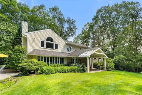110 Round Hill Road Scarsdale NY 10583