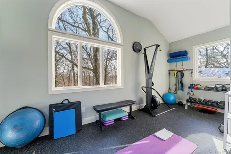 110 Round Hill Road Scarsdale NY 10583