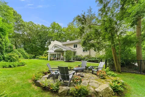110 Round Hill Road Scarsdale NY 10583
