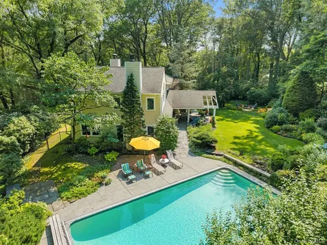 110 Round Hill Road Scarsdale NY 10583