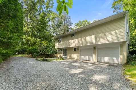 110 Round Hill Road Scarsdale NY 10583