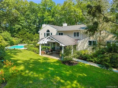 110 Round Hill Road Scarsdale NY 10583