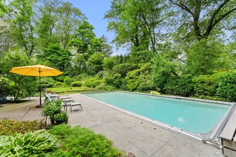 110 Round Hill Road Scarsdale NY 10583