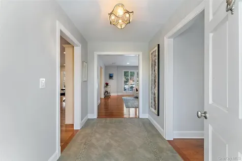 110 Round Hill Road Scarsdale NY 10583