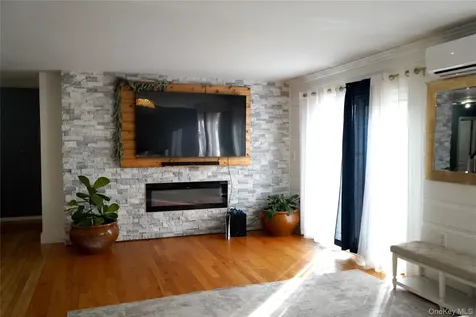 4 Manor Hills Drive Manorville NY 11949