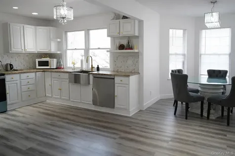 4 Manor Hills Drive Manorville NY 11949