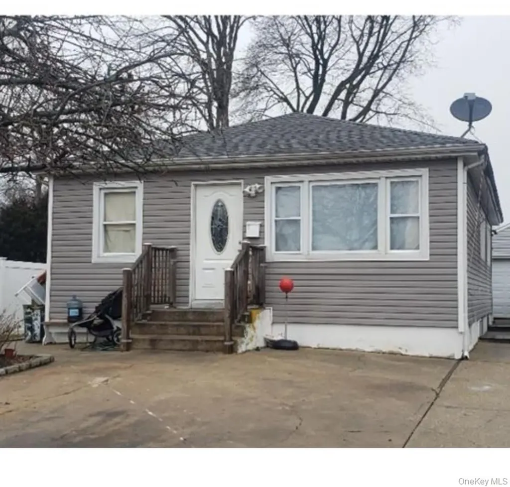 5 Campion Street Brentwood NY 11717