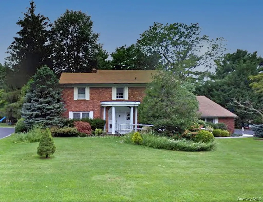 53 Tara Drive Roslyn NY 11576