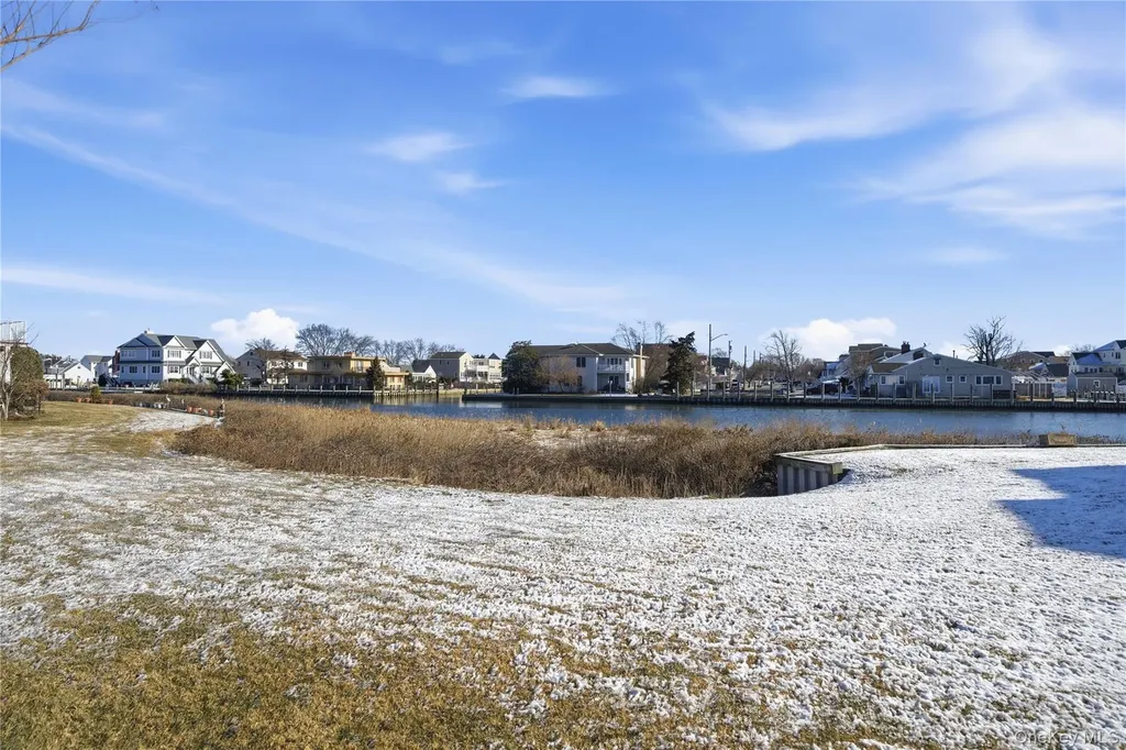 170 Harbor S Amityville NY 11701