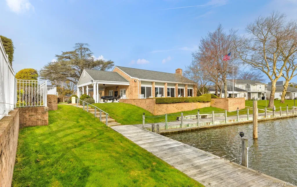 170 Harbor S Amityville NY 11701