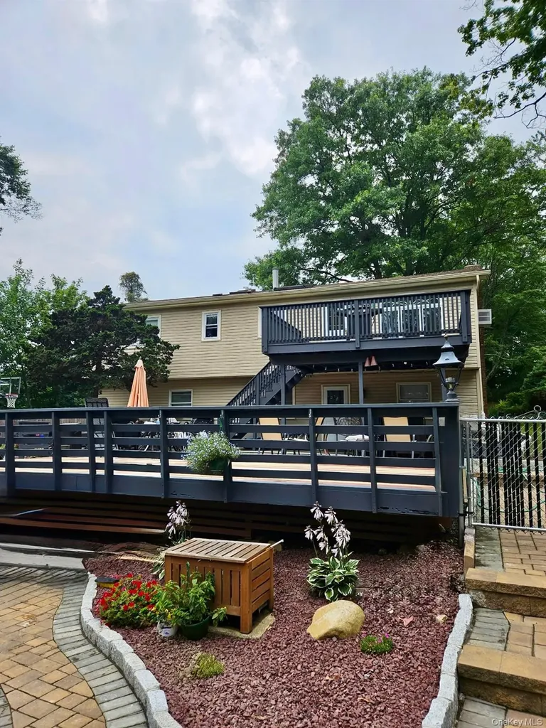 135 Standish Drive Pearl River NY 10965