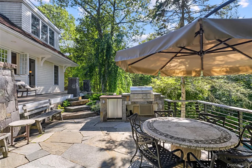 12 Bishop Park Road Pound Ridge NY 10576