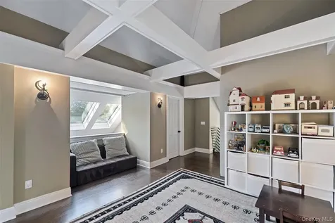 12 Bishop Park Road Pound Ridge NY 10576