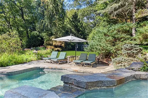 12 Bishop Park Road Pound Ridge NY 10576