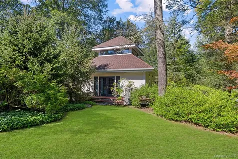 12 Bishop Park Road Pound Ridge NY 10576