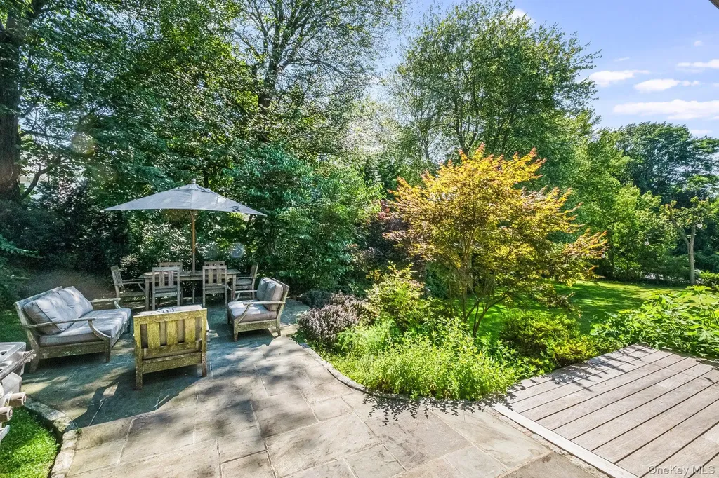 9 Thomas Lane Scarsdale NY 10583