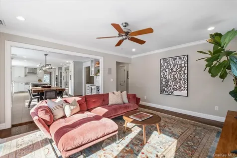9 Thomas Lane Scarsdale NY 10583