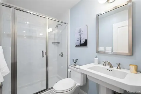 9 Thomas Lane Scarsdale NY 10583