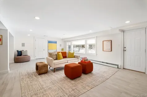 9 Thomas Lane Scarsdale NY 10583