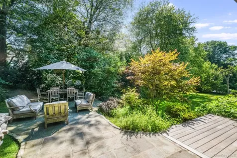 9 Thomas Lane Scarsdale NY 10583