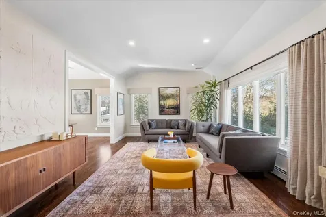9 Thomas Lane Scarsdale NY 10583