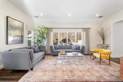 9 Thomas Lane Scarsdale NY 10583