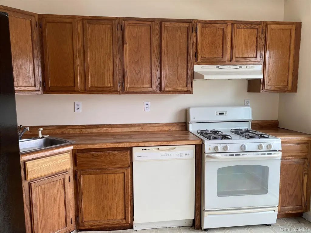 2203 Whispering Hills Chester NY 10918
