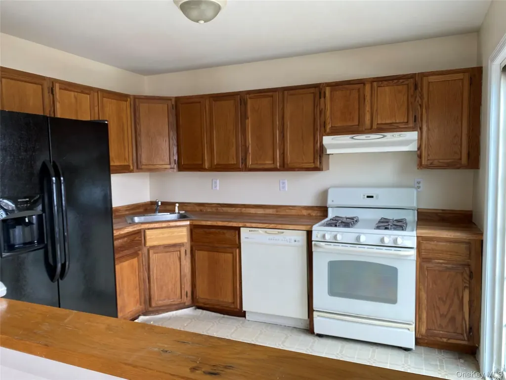 2203 Whispering Hills Chester NY 10918