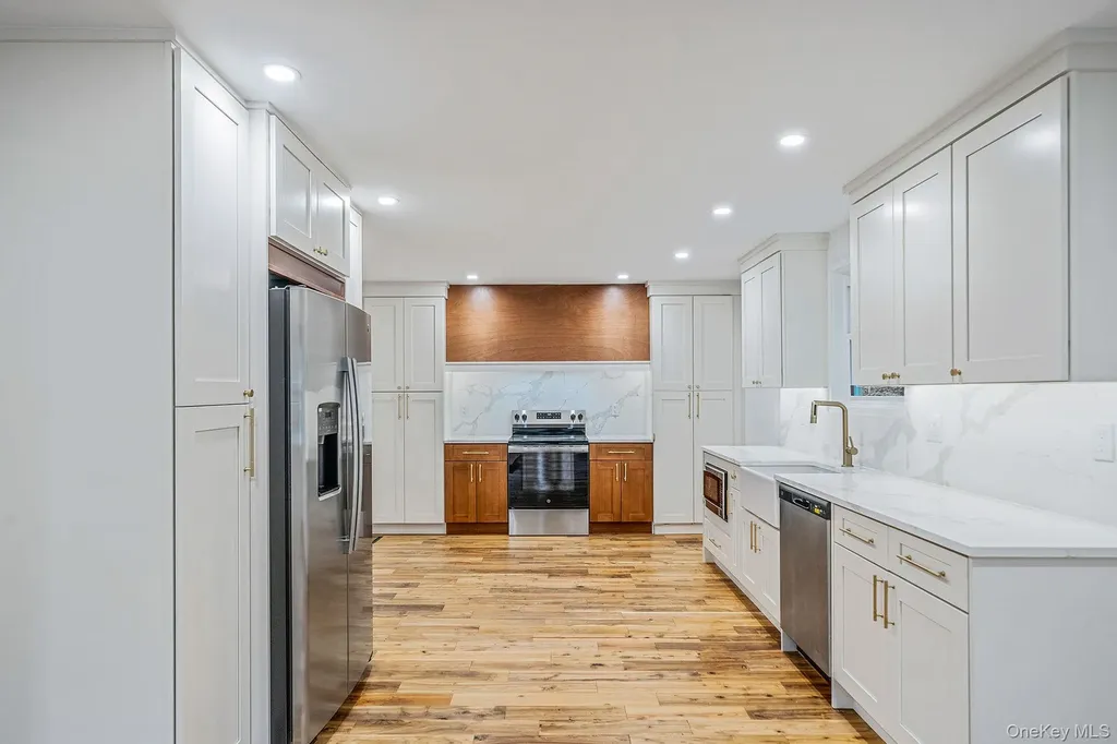 6 Connetquot Drive Oakdale NY 11769