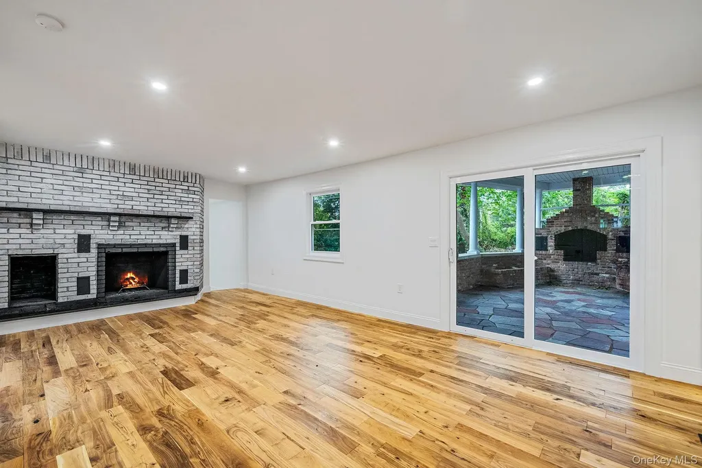 6 Connetquot Drive Oakdale NY 11769