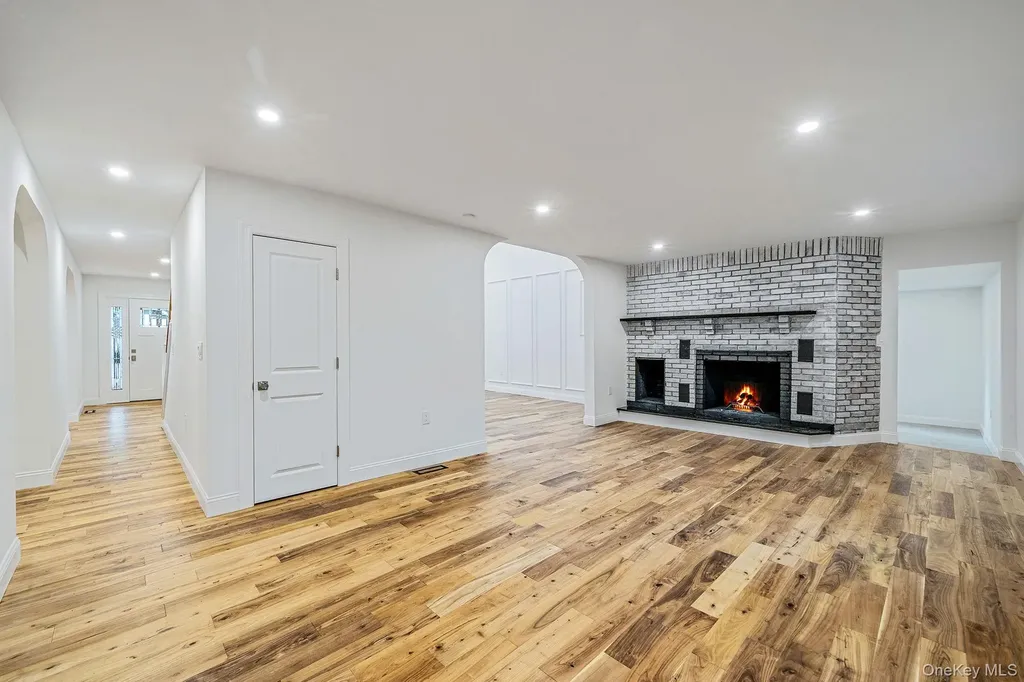 6 Connetquot Drive Oakdale NY 11769