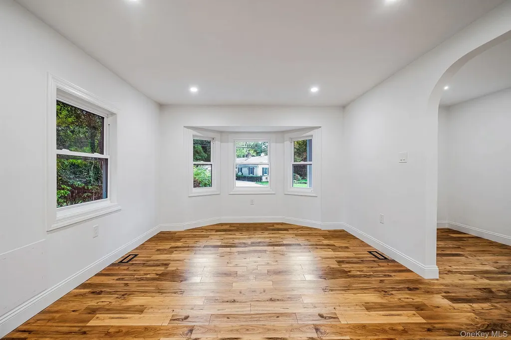 6 Connetquot Drive Oakdale NY 11769