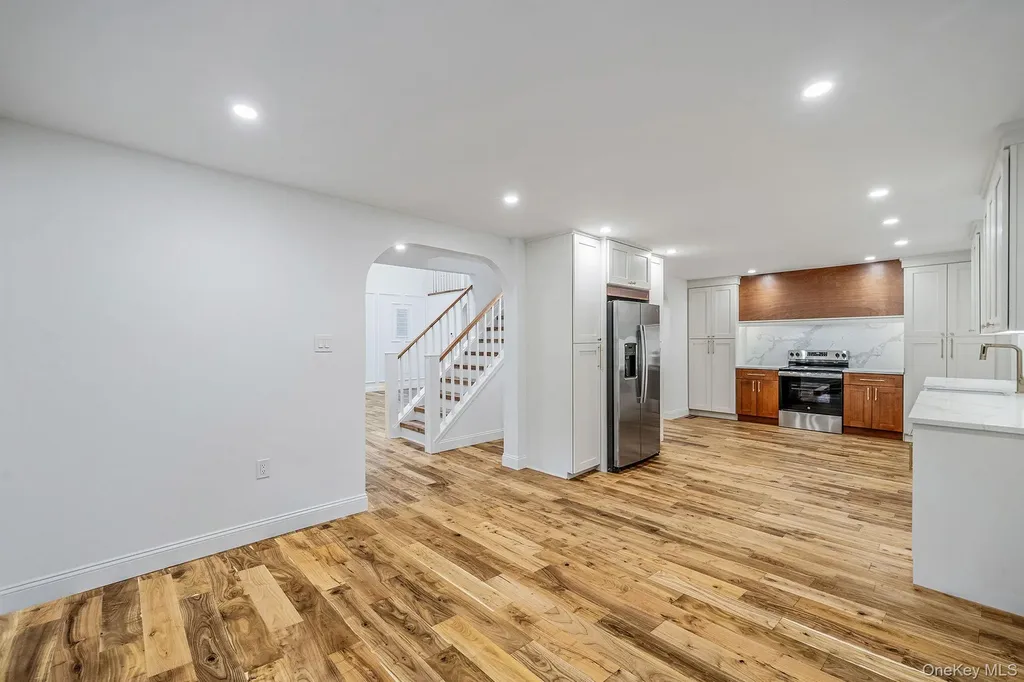 6 Connetquot Drive Oakdale NY 11769