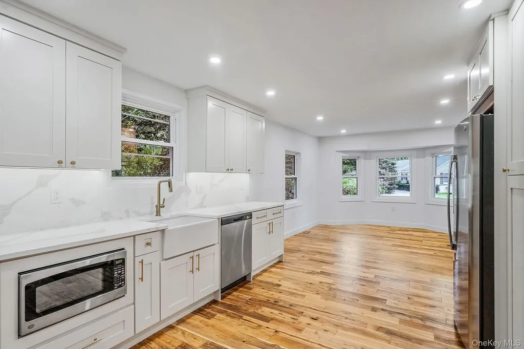 6 Connetquot Drive Oakdale NY 11769