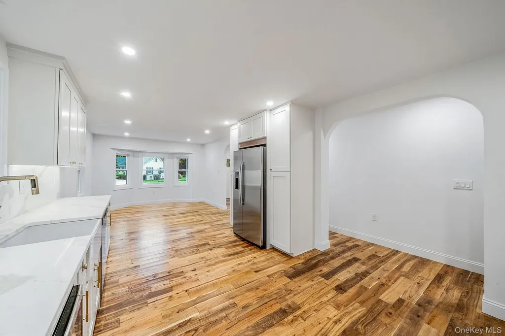 6 Connetquot Drive Oakdale NY 11769