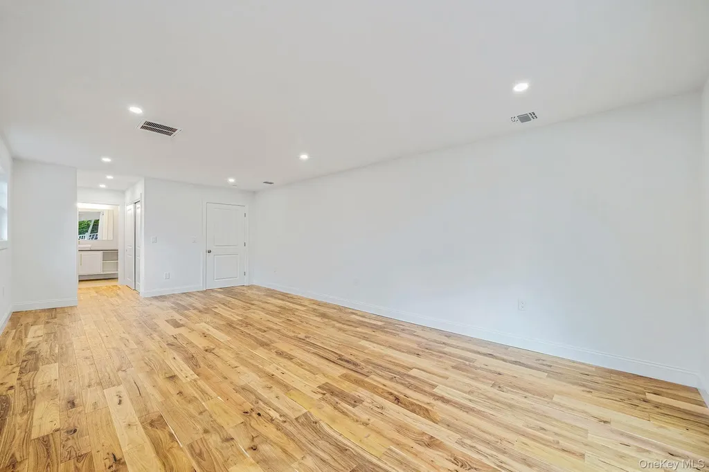 6 Connetquot Drive Oakdale NY 11769