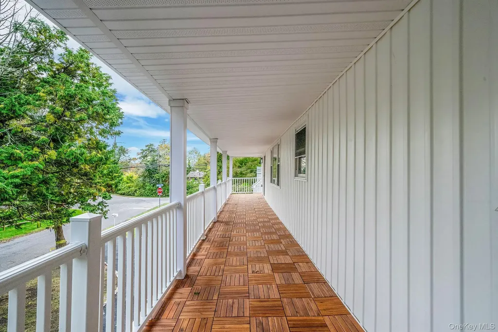 6 Connetquot Drive Oakdale NY 11769