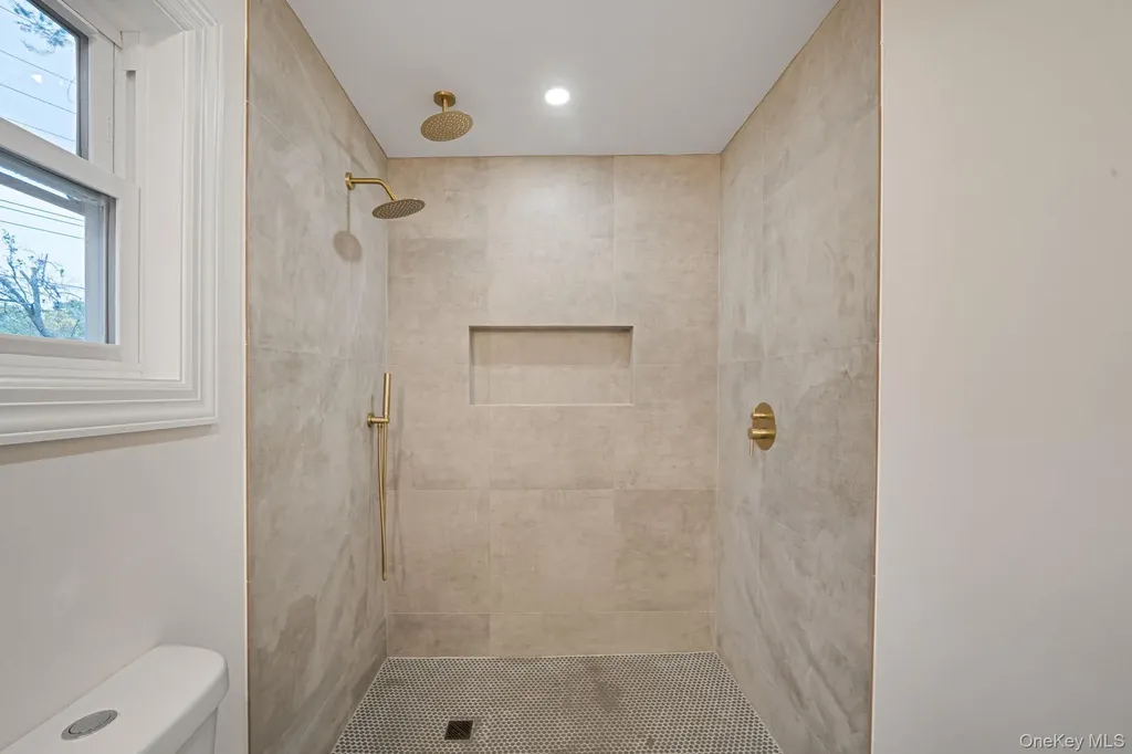 6 Connetquot Drive Oakdale NY 11769