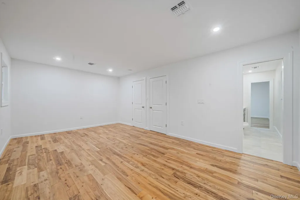 6 Connetquot Drive Oakdale NY 11769