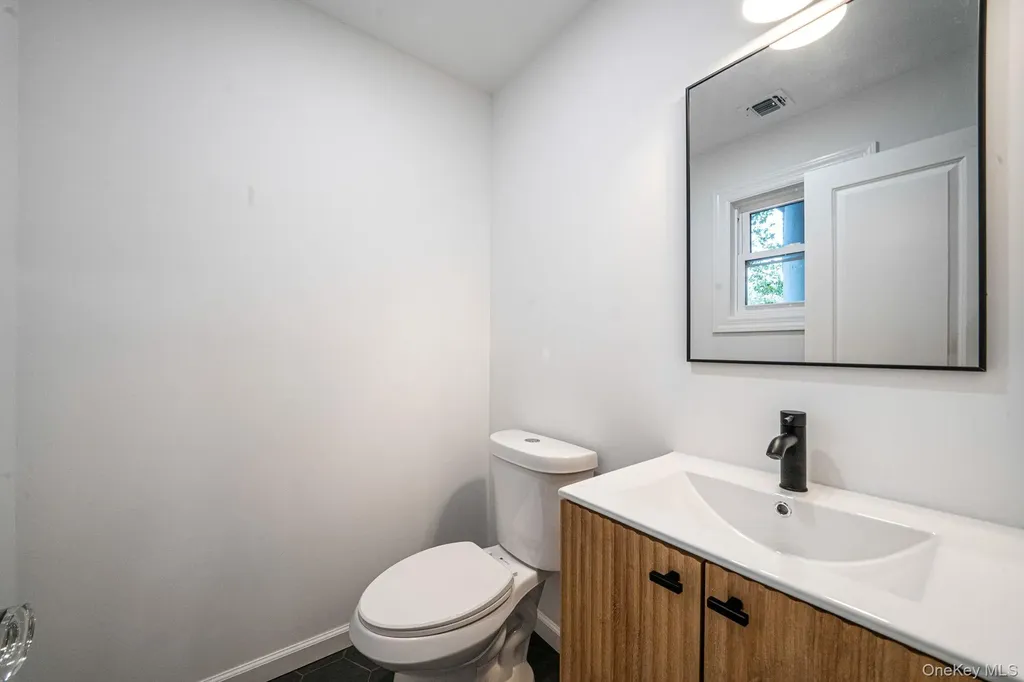 6 Connetquot Drive Oakdale NY 11769