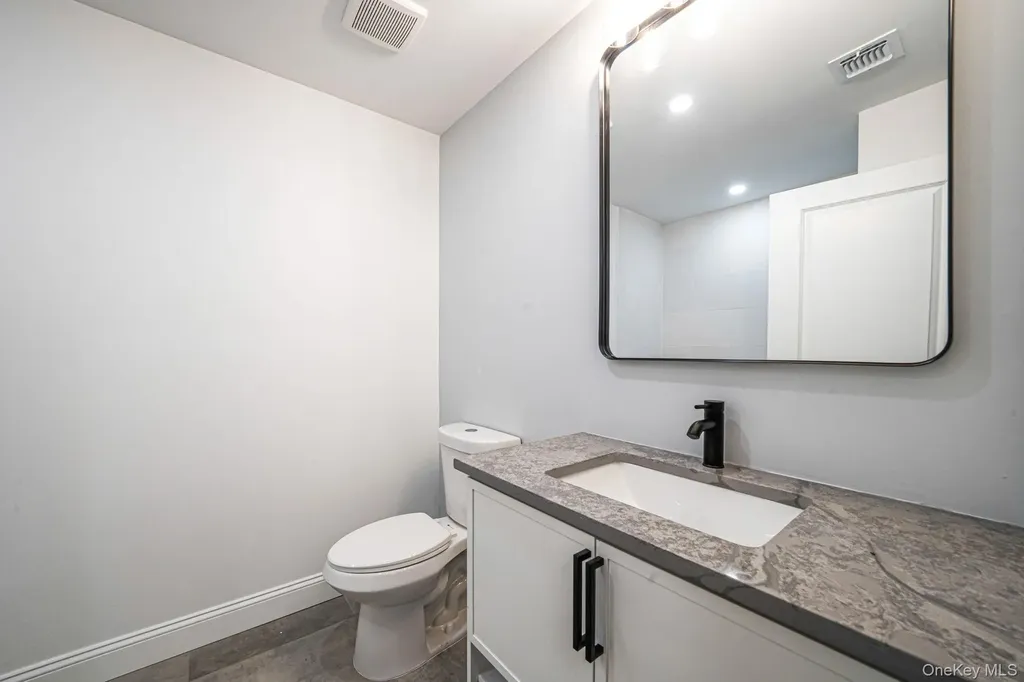 6 Connetquot Drive Oakdale NY 11769