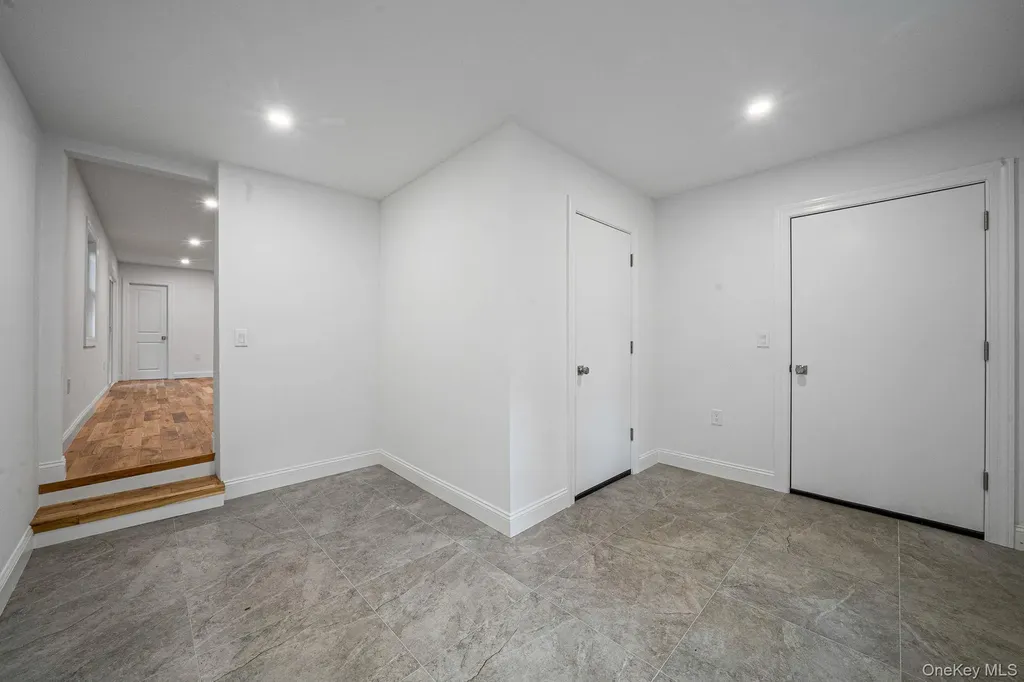 6 Connetquot Drive Oakdale NY 11769