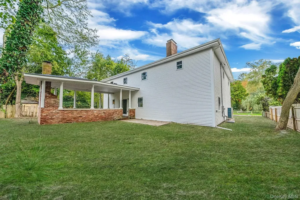 6 Connetquot Drive Oakdale NY 11769