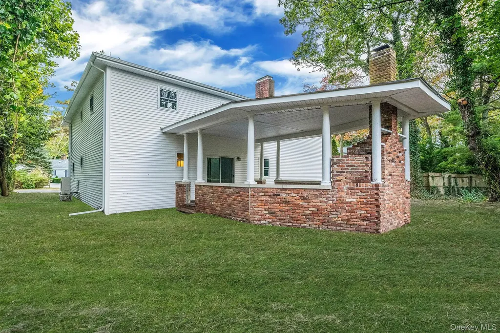 6 Connetquot Drive Oakdale NY 11769