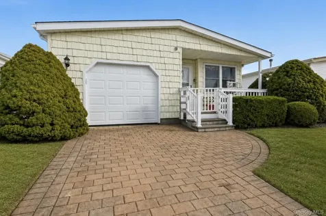 54 Dogwood Lane Manorville NY 11949